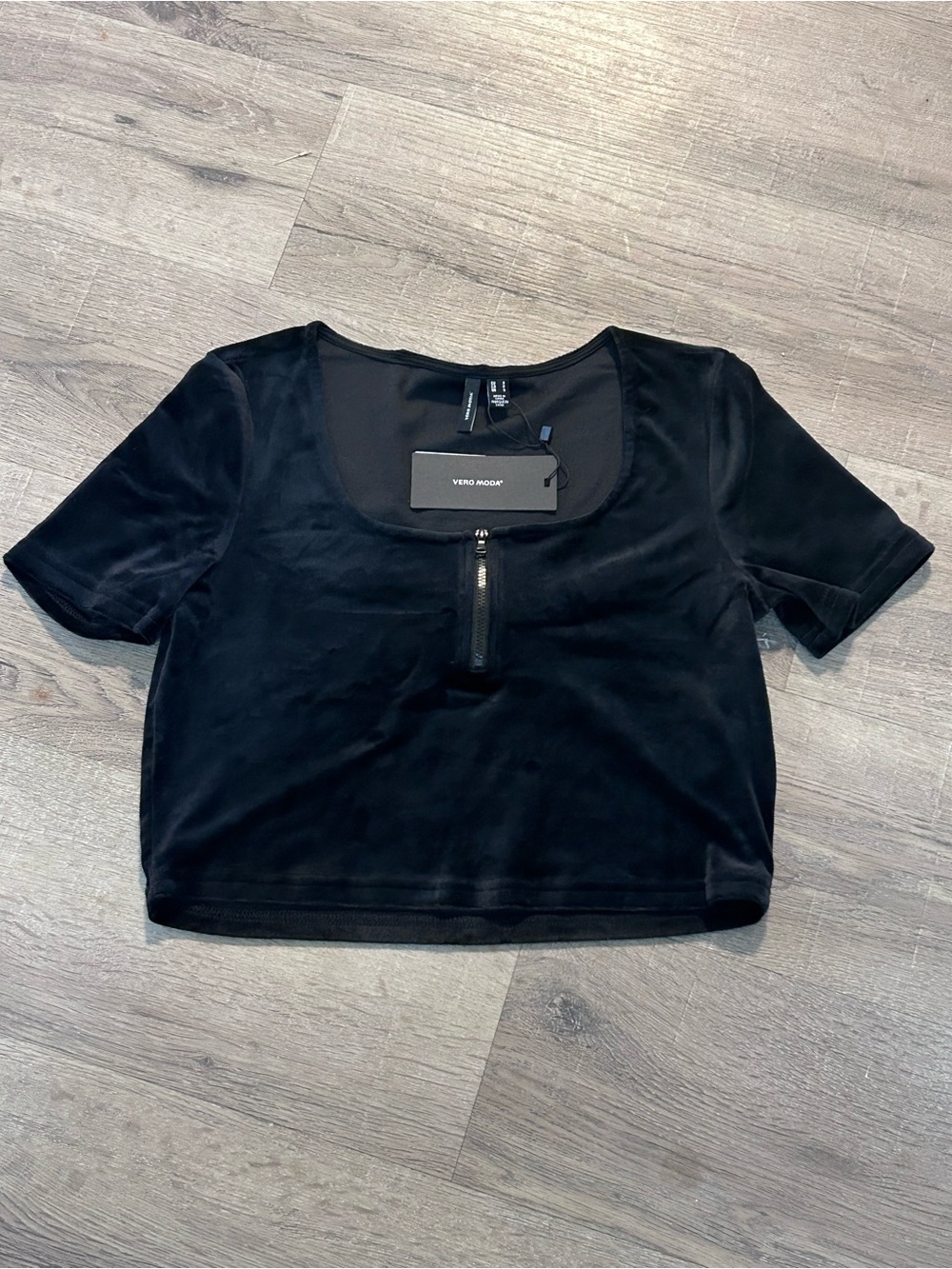 Vero Moda Black Velvet Short Sleeve Zip Crop Top